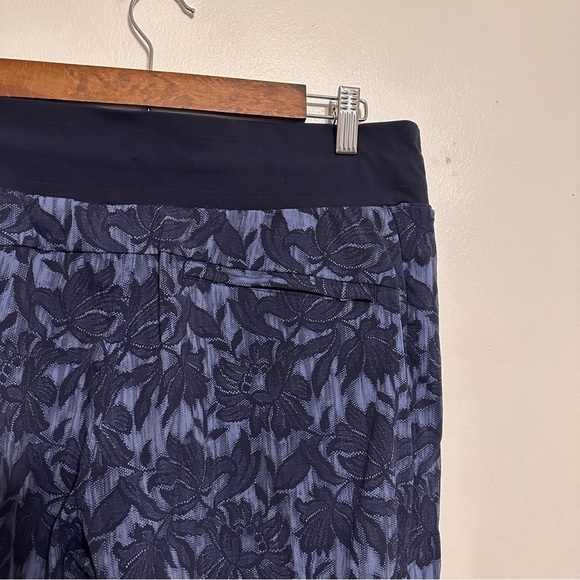 Athleta Trekkie North Jogger Pants Ethereal Bloom Blue Floral Size 12 - Picture 5 of 8